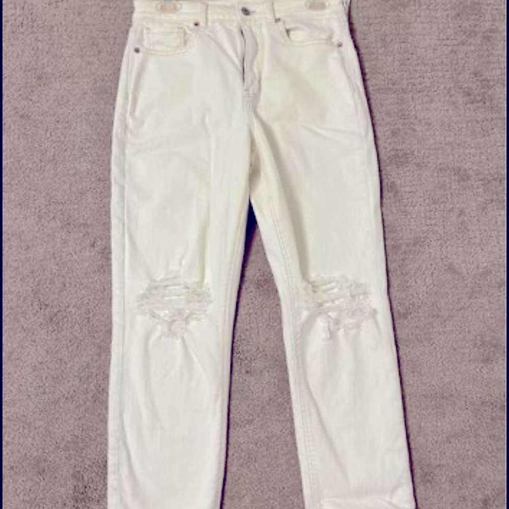 American Eagle Ripped Mom Jeans Size 8